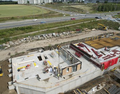 Dodavatelem dřevěných konstrukcí projektu Timber Praha je společnost ELK BAU